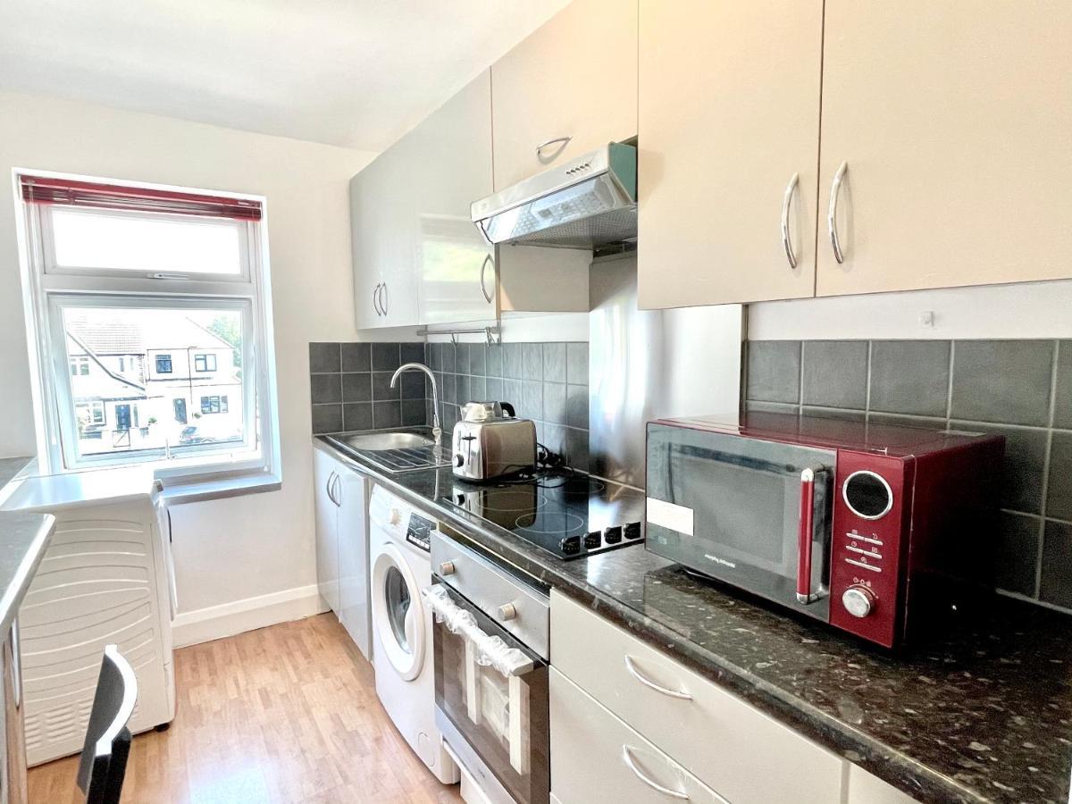 No2326 Tree-hole Apartment Northolt (Greater London)